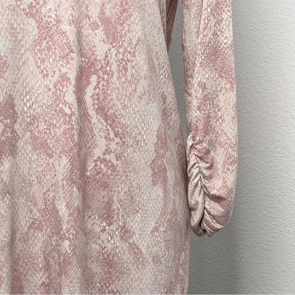 Susan Graver Pink Snake Print Blouse Size Small LIKE NEW - Picture 6 of 15
